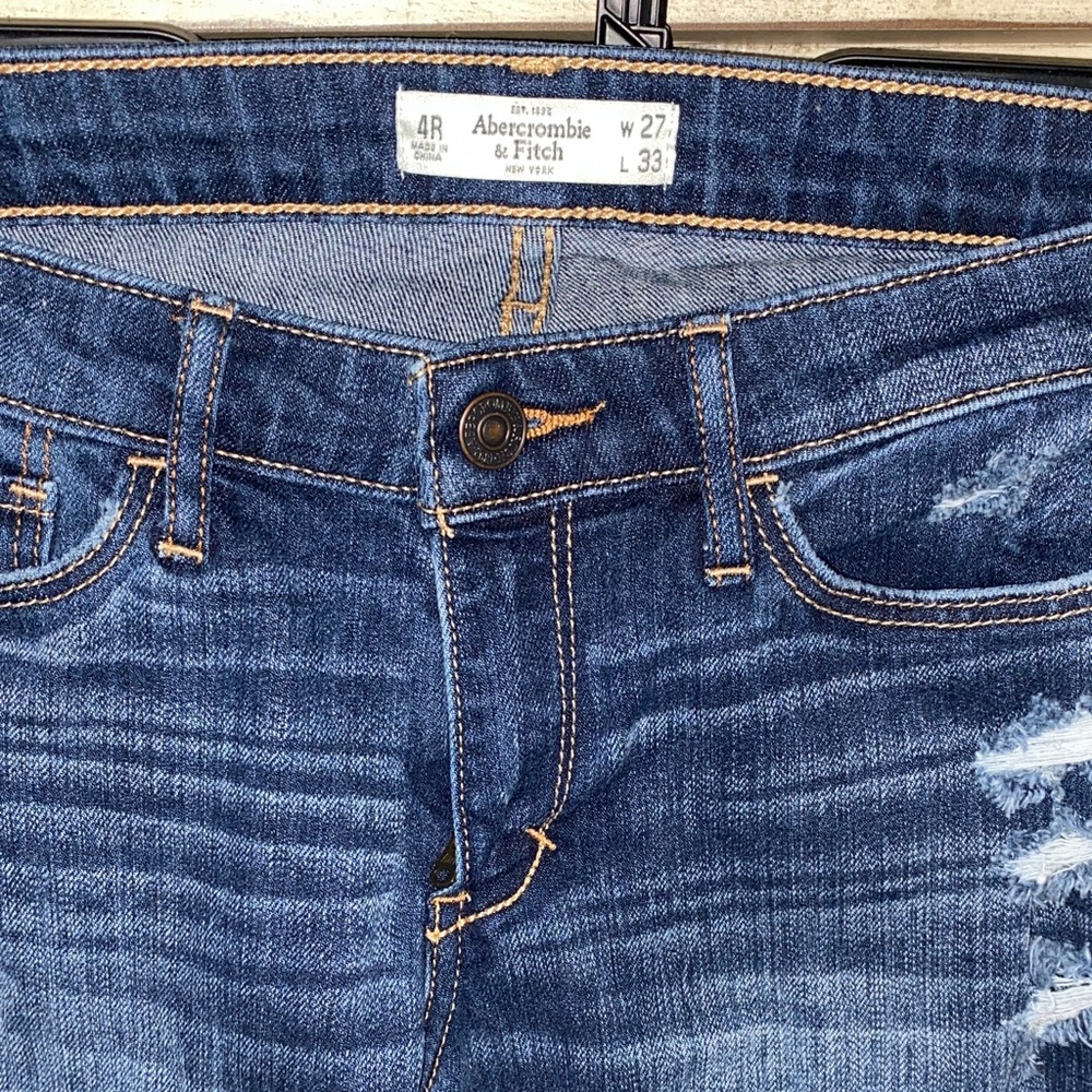 Abercrombie & Fitch Jeans, 👖 size 4 regular blue jeans distressed